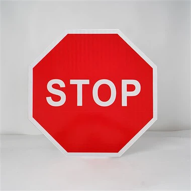 Gatvės kelio stotelės šviesą atspindintis ženklas